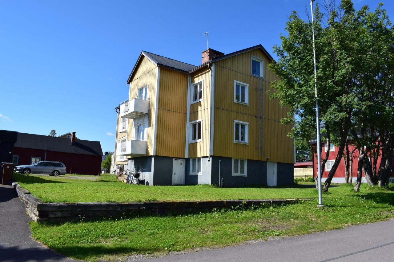 Huoneisto Nr2 With Shared Bathroom In C *