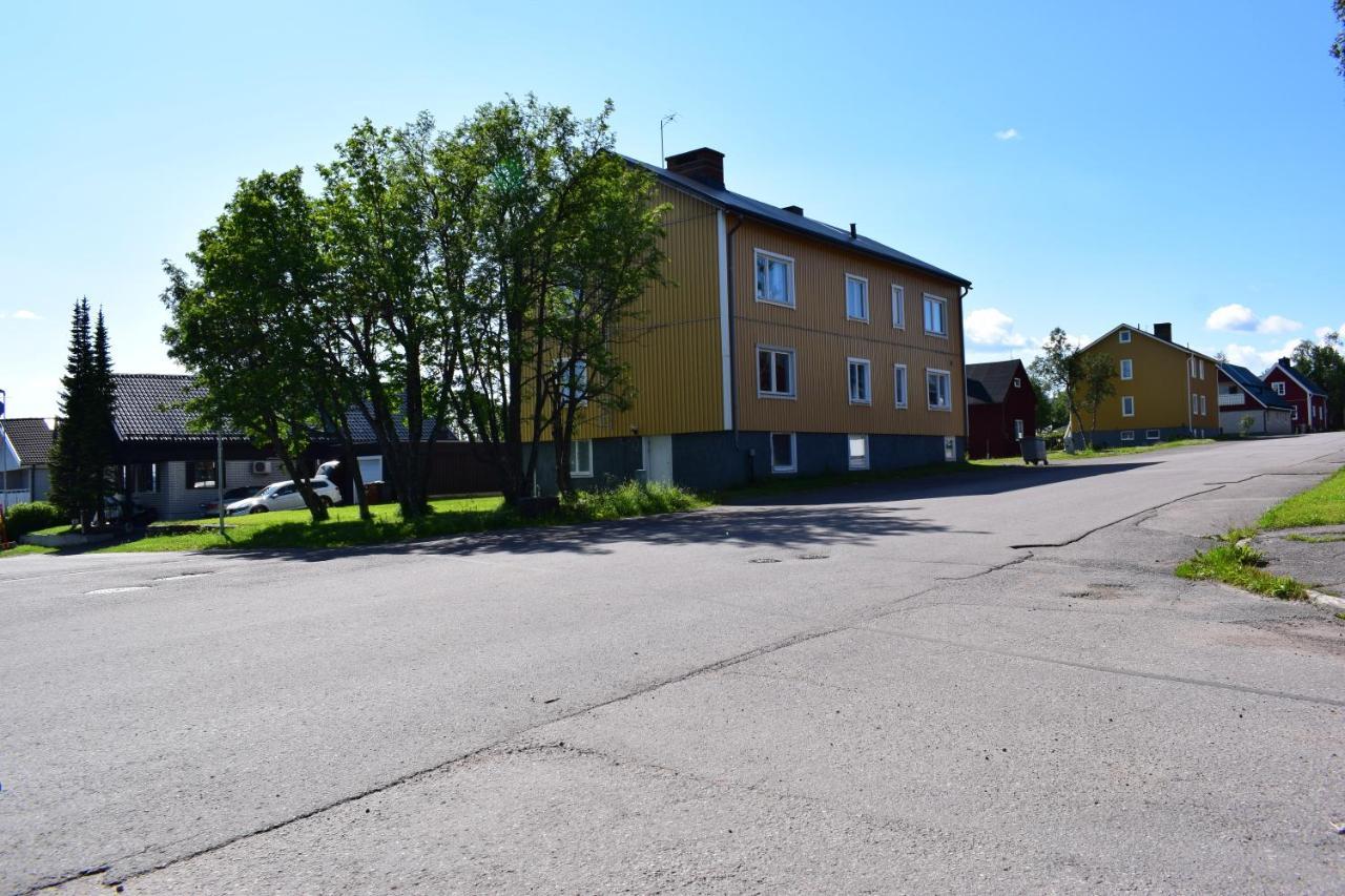 Huoneisto Nr2 With Shared Bathroom In C *